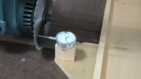 how to align dewalt table saw